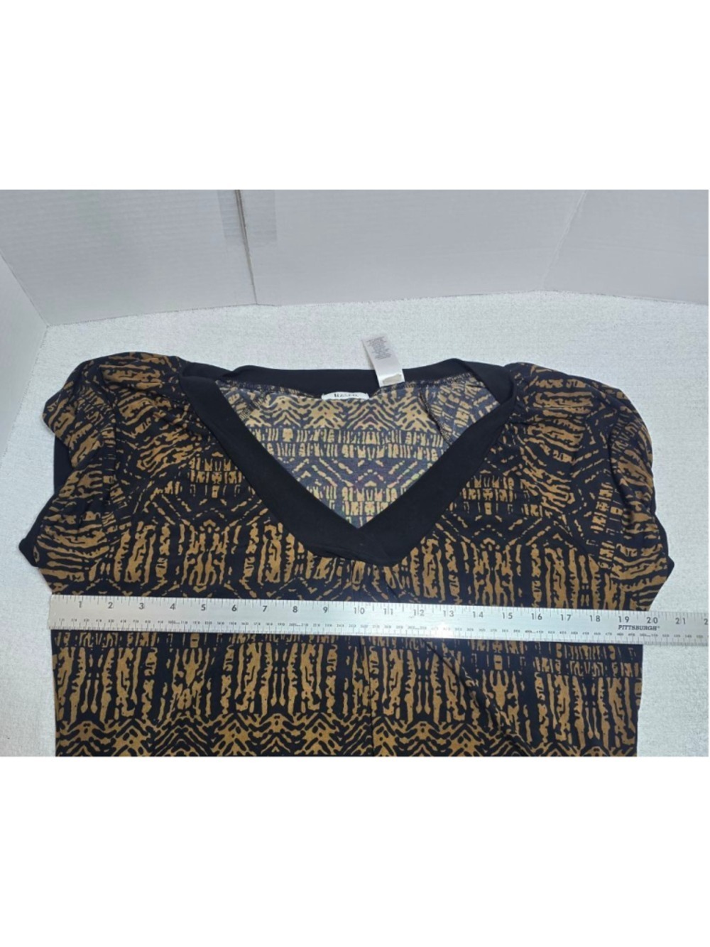 Women's Liz & Co. Black Gold Abstract Short Sleeve Tee L - Picture 8 of 9